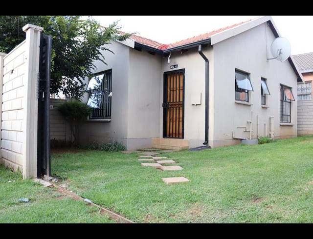 2 BEDROOM PROPERTY TO RENT IN FLEURHOF